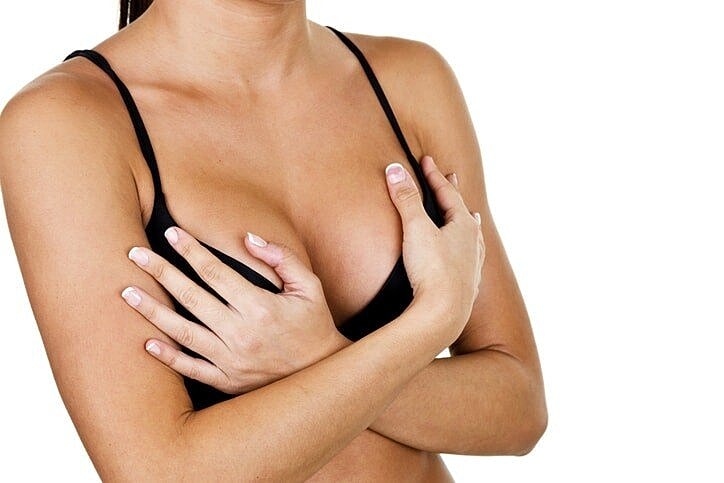 Do Breast Implants Look Different at First After the Surgery? Size and Shape Guide