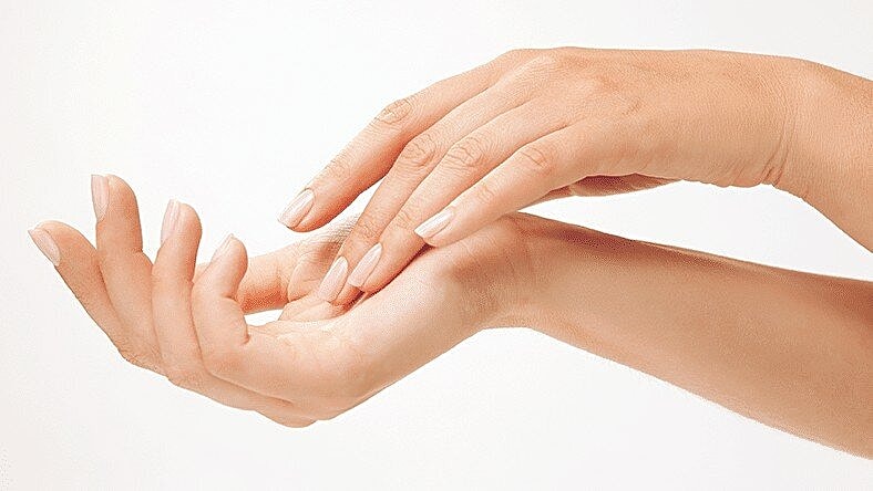 Popular Way Women are Rejuvenating the Looks of their Hands – Radiesse Treatment